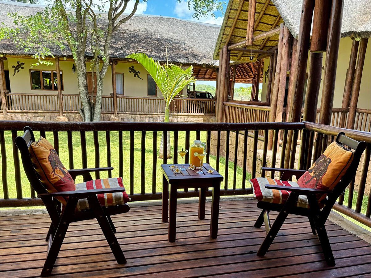 Apéritif sur la terrasse du lodge Blue Safari