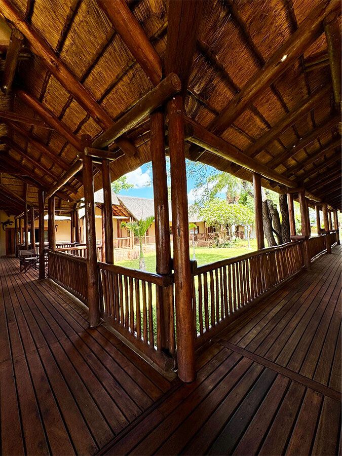 Coursives et jardin du lodge Blue Safari