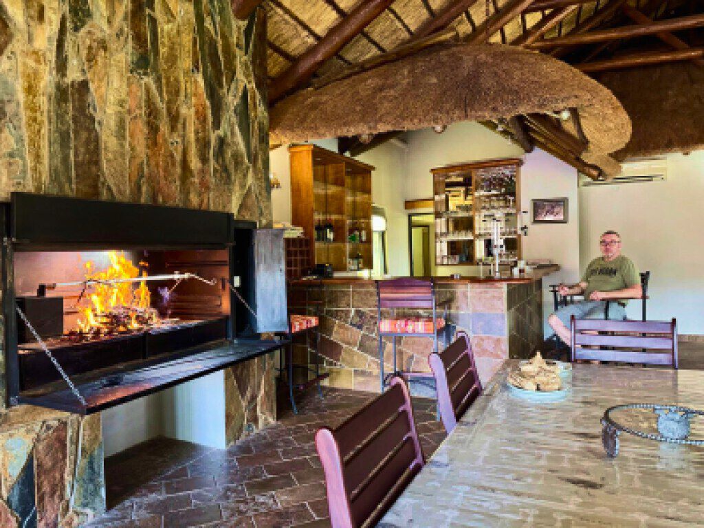 Cuisine et bar du lodge Blue Safari